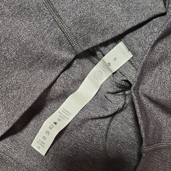 Lululemon Athletica Gray Leggings for Active Comfort - Picture 2 of 2